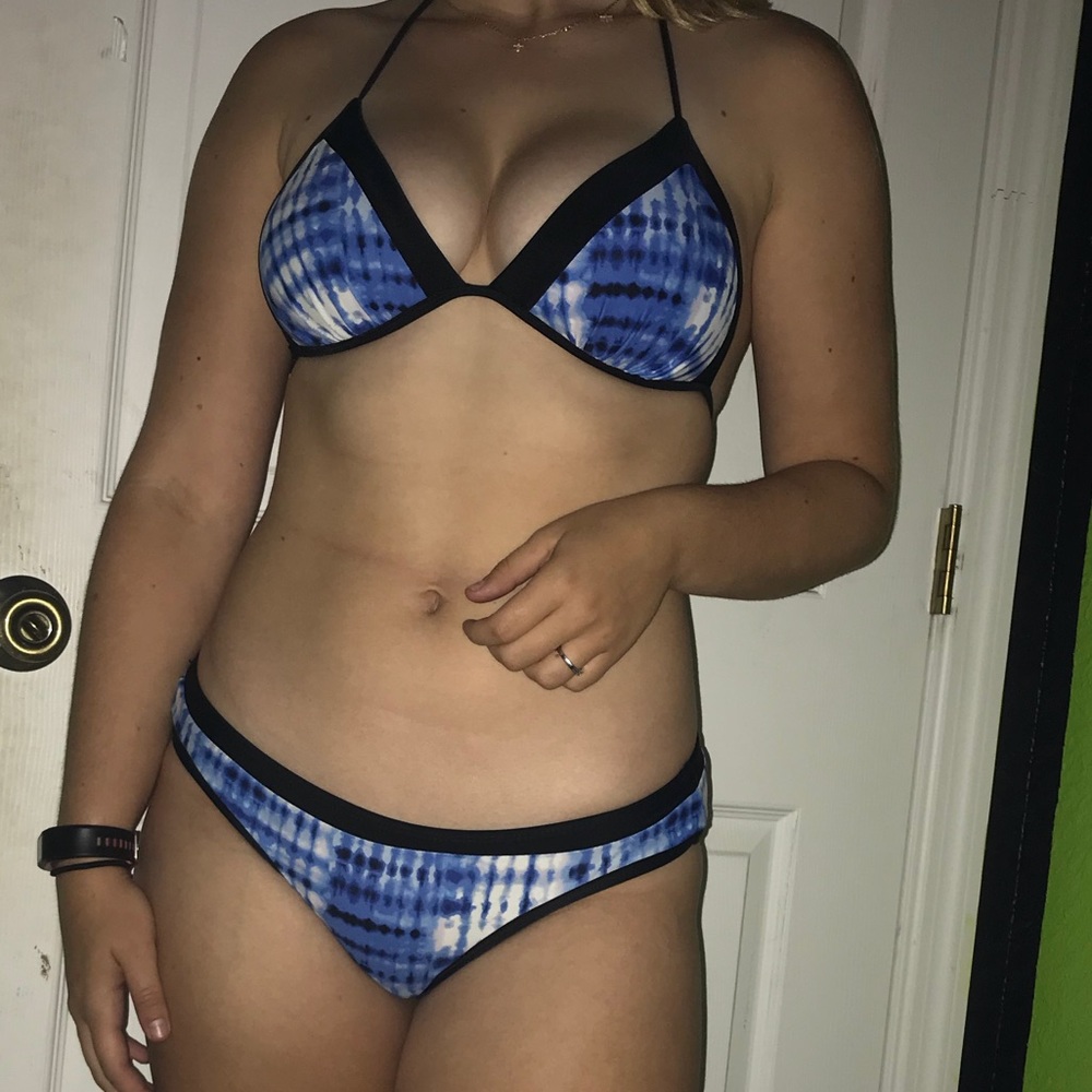 Bathing suit - Picture 2 of 3